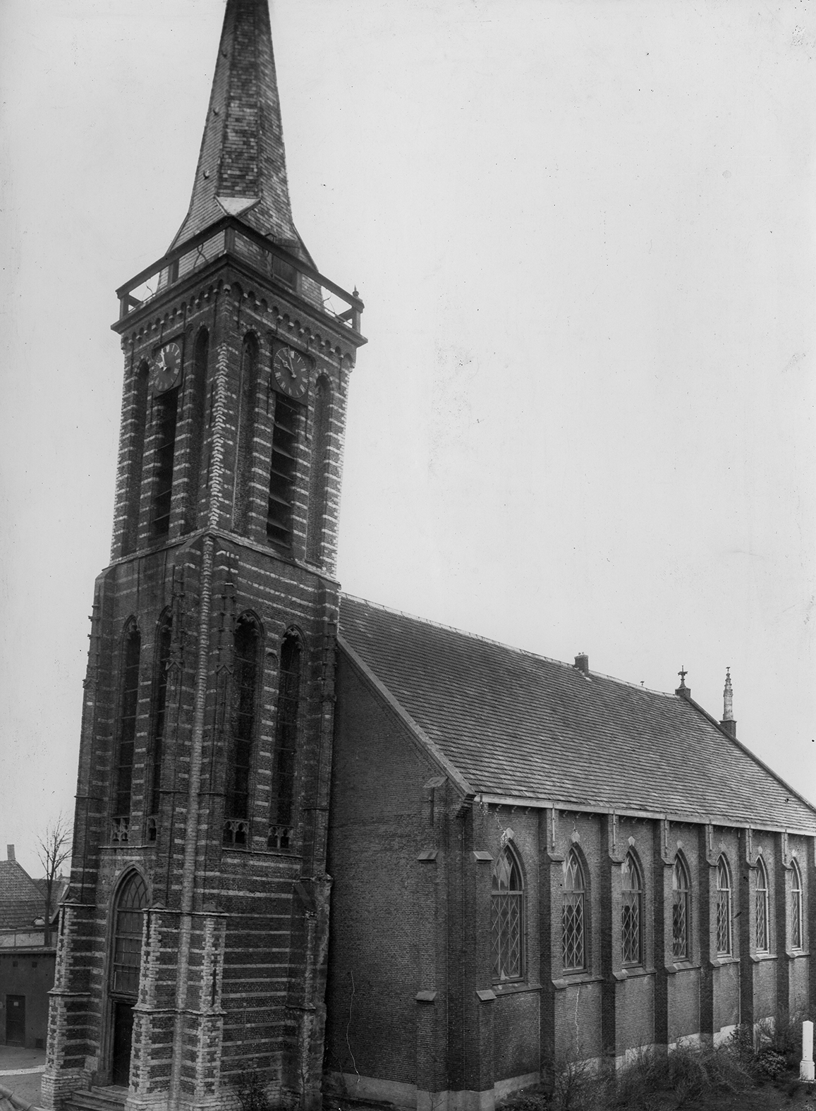 Hervormde Kerk uit 1869. Foto uit 1940